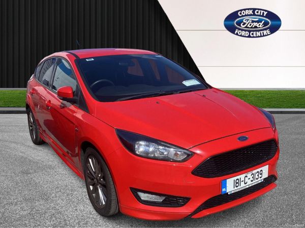 Ford Focus Hatchback, Petrol, 2018, Red