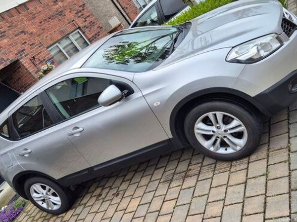 Nissan Qashqai Hatchback, Diesel, 2013, Silver