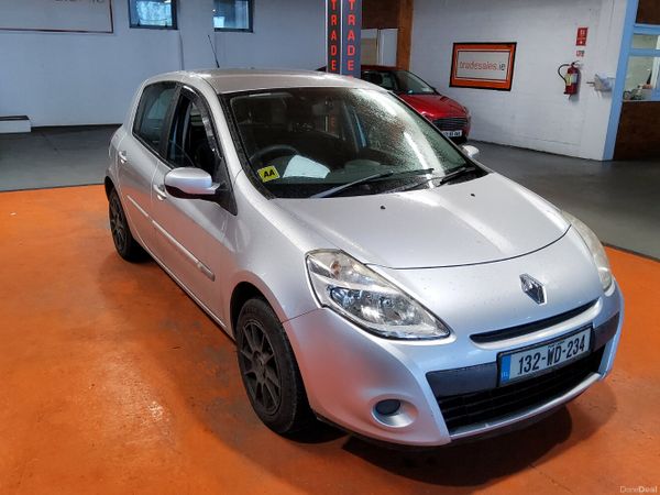Renault Clio Hatchback, Petrol, 2013, Silver