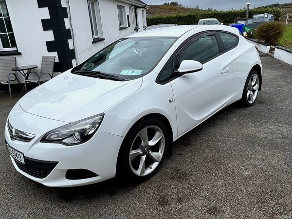 Vauxhall Astra Hatchback, Diesel, 2012, White