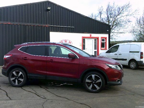 Nissan Qashqai SUV, Diesel, 2017, Red