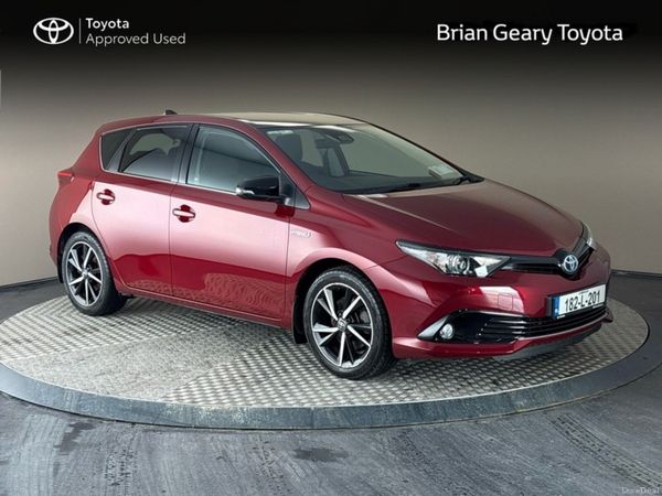 Toyota Auris MPV, Petrol Hybrid, 2018, Red