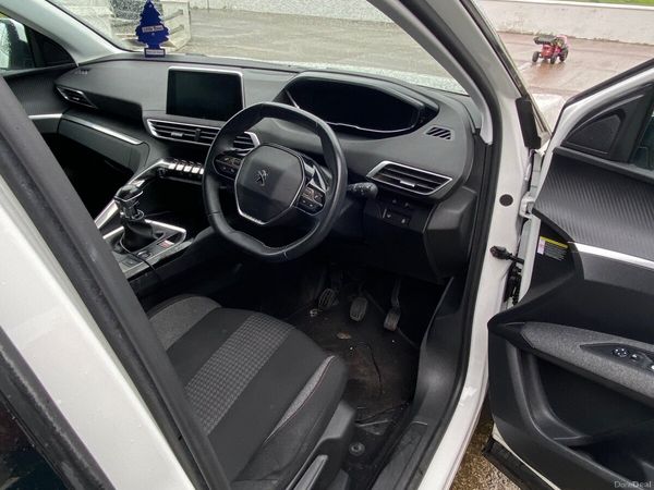 Peugeot 3008 MPV, Petrol, 2021, White