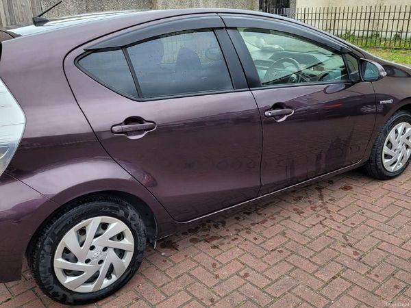 Toyota Aqua Hatchback, Petrol Hybrid, 2014, Purple