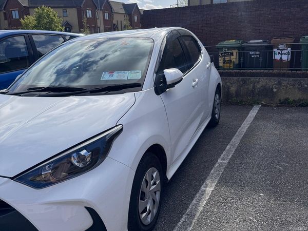 Toyota Yaris Hatchback, Petrol Hybrid, 2020, White