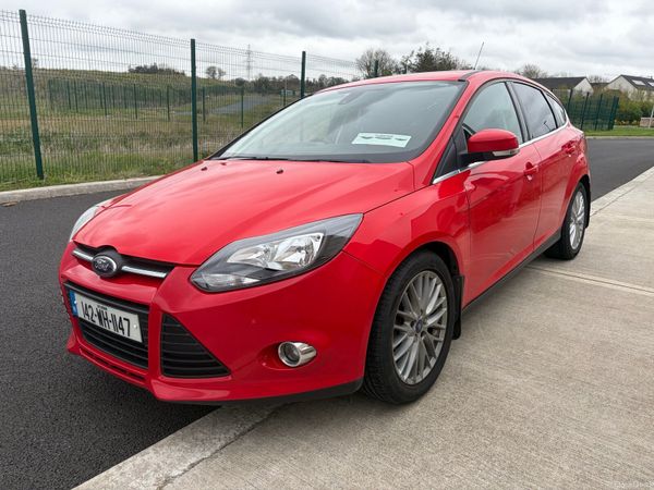 Ford Focus Hatchback, Petrol, 2014, Red