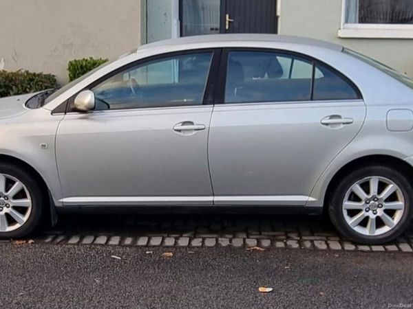 Toyota Avensis Saloon, Petrol, 2005, Silver