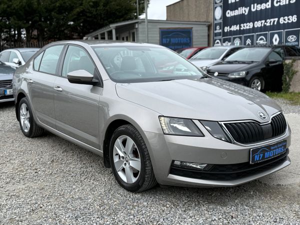 Skoda Octavia Saloon, Diesel, 2017, Yellow