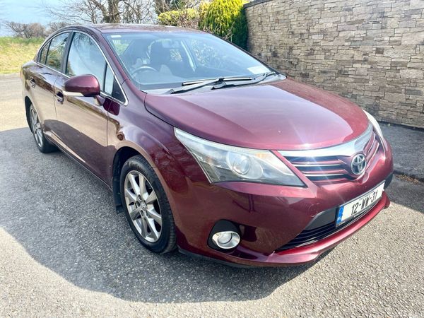 Toyota Avensis Saloon, Diesel, 2012, Red