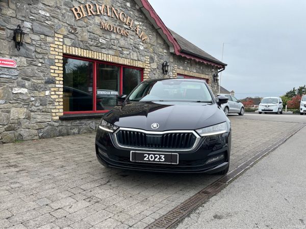 Skoda Octavia Hatchback, Petrol, 2023, Black