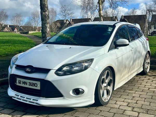 Ford Focus Hatchback, Petrol, 2012, White