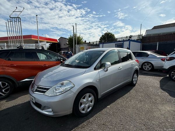 Nissan Tiida Hatchback, Petrol, 2011, Silver
