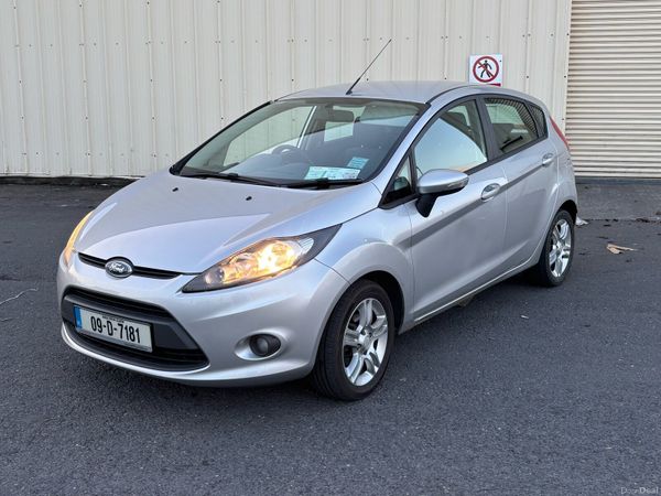 Ford Fiesta Hatchback, Petrol, 2009, Silver