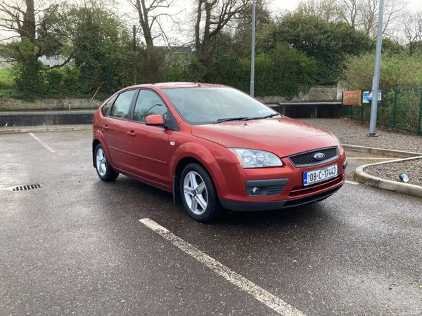 Ford Focus Hatchback, Petrol, 2008, Red