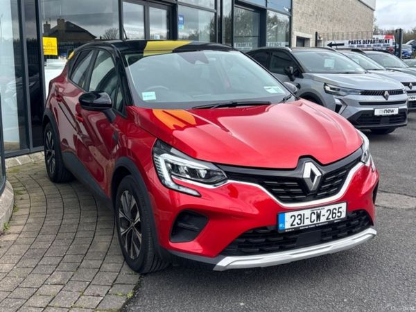 Renault Captur Hatchback, Petrol, 2023, Red