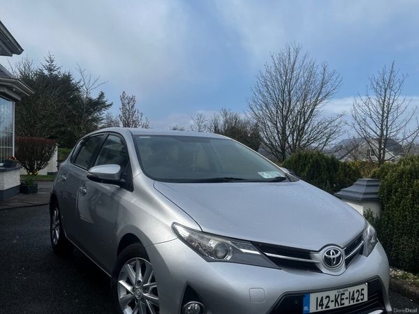 Toyota Auris Hatchback, Diesel, 2014, Silver