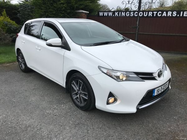 Toyota Auris Hatchback, Petrol, 2015, White