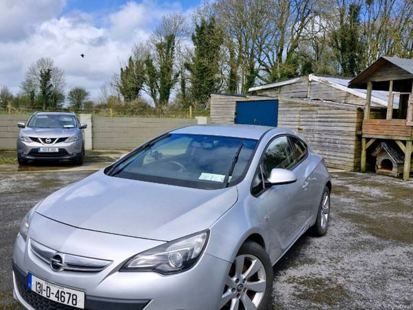 Opel Astra Hatchback, Petrol, 2013, Silver