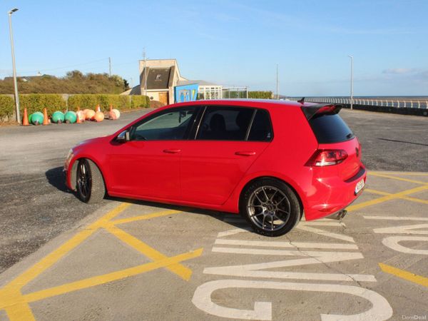Volkswagen Golf Hatchback, Petrol, 2014, Red