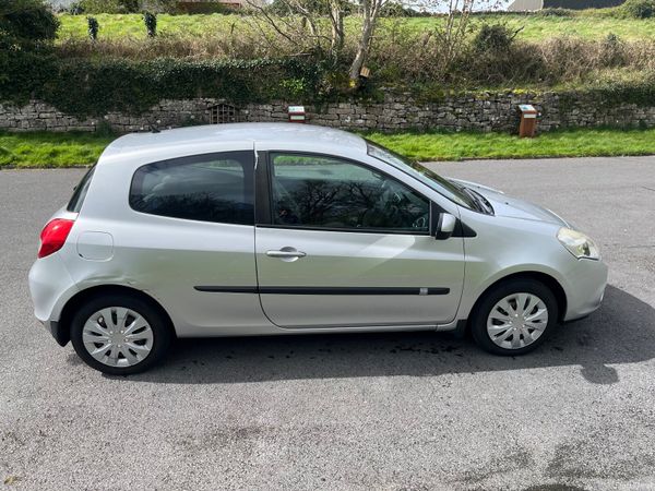 Renault Clio Hatchback, Ethanol Petrol, 2011, Silver