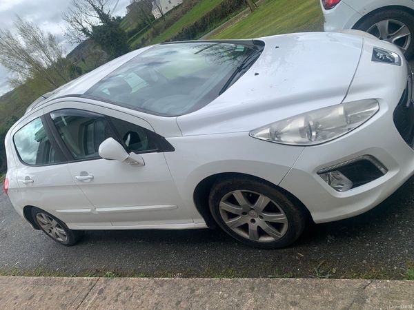 Peugeot 308 Hatchback, Diesel, 2013, White