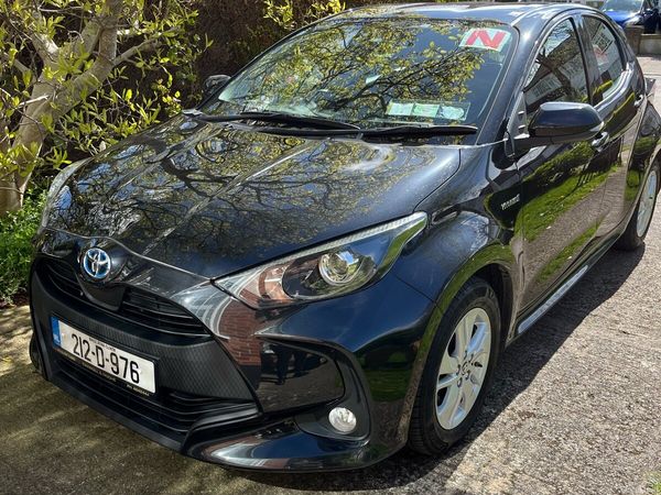 Toyota Yaris Hatchback, Petrol Hybrid, 2021, Black