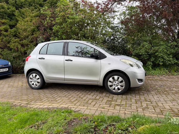 Toyota Yaris Hatchback, Petrol, 2010, Silver