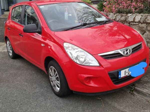 Hyundai i20 Hatchback, Petrol, 2011, Red