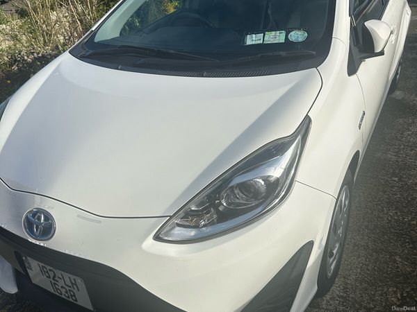 Toyota Aqua Hatchback, Petrol Hybrid, 2018, White