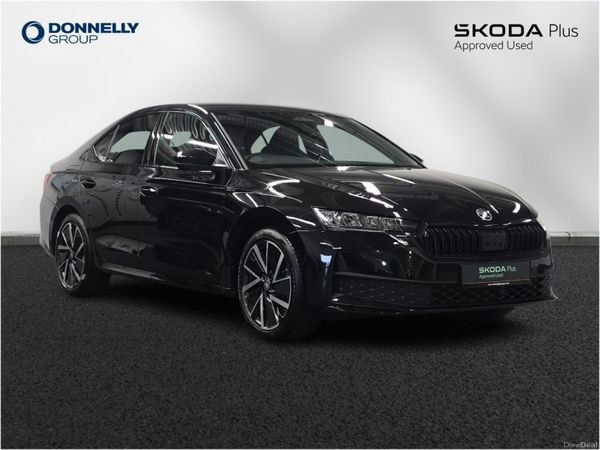 Skoda Octavia Hatchback, Petrol, 2026, Black