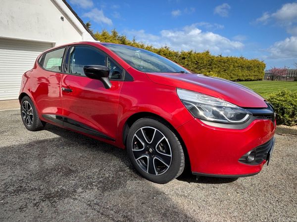 Renault Clio Hatchback, Petrol, 2016, Red