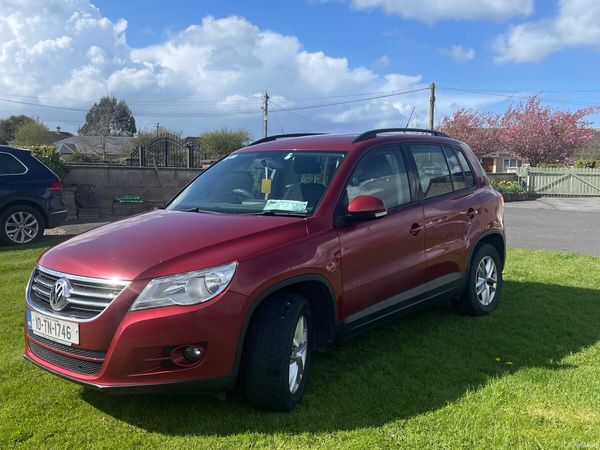 Volkswagen Tiguan SUV, Diesel, 2010, Red