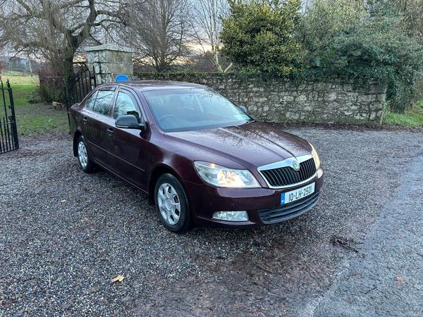 Skoda Octavia Hatchback, Diesel, 2010, Red