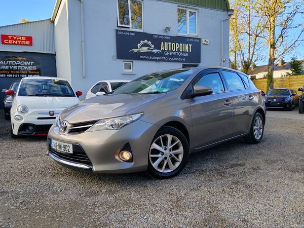 Toyota Auris Hatchback, Petrol, 2014, Bronze