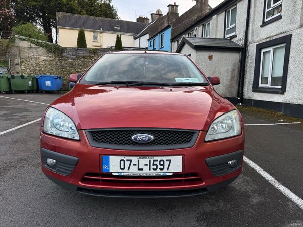 Ford Focus Hatchback, Petrol, 2007, Red