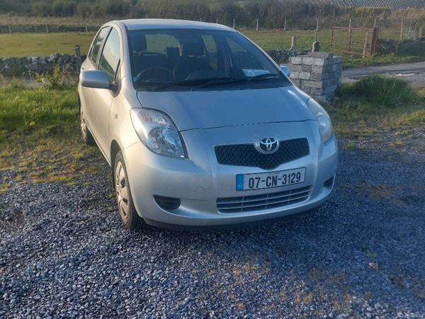 Toyota Yaris Hatchback, Petrol, 2007, Silver