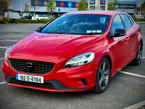 Volvo V40 Hatchback, Petrol, 2016, Red