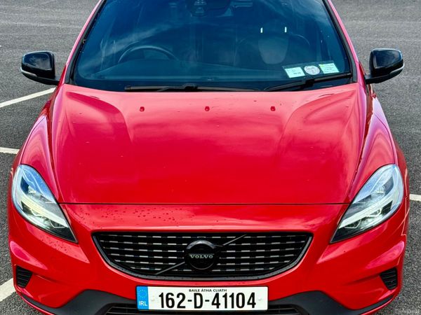 Volvo V40 Hatchback, Petrol, 2016, Red