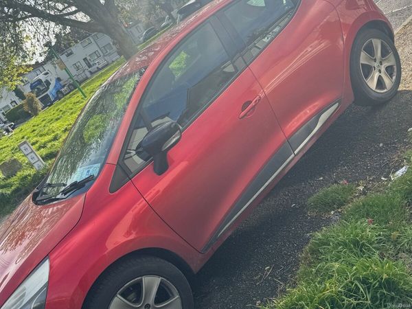 Renault Clio Hatchback, Diesel, 2013, Red