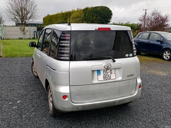 Toyota Sienta MPV, Petrol, 2005, Silver