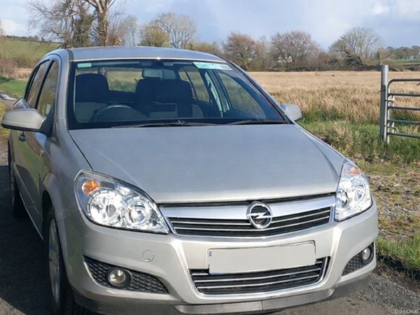 Opel Astra Hatchback, Petrol, 2009, Yellow