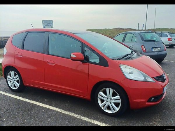 Honda Jazz Hatchback, Petrol, 2010, Red
