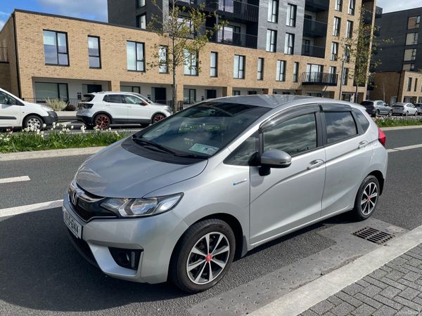 Honda Fit Hatchback, Petrol Hybrid, 2017, Silver