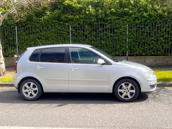 Volkswagen Polo Hatchback, Petrol, 2010, Silver