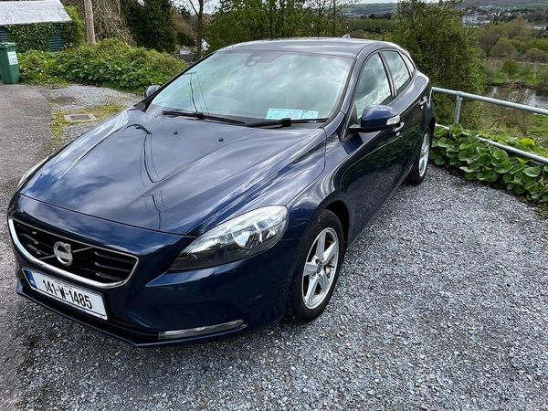 Volvo V40 Hatchback, Diesel, 2014, Blue