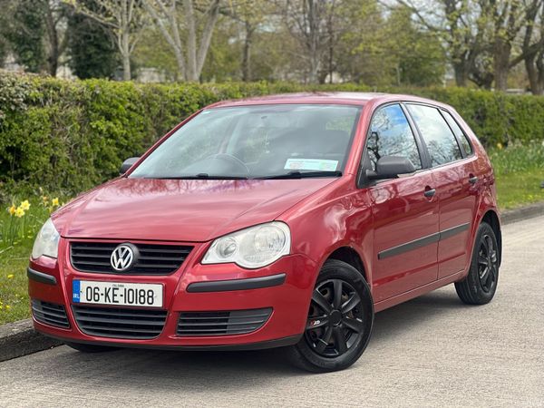 Volkswagen Polo Hatchback, Petrol, 2006, Red