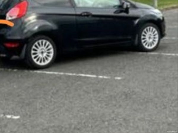 Ford Fiesta Hatchback, Petrol, 2015, Black