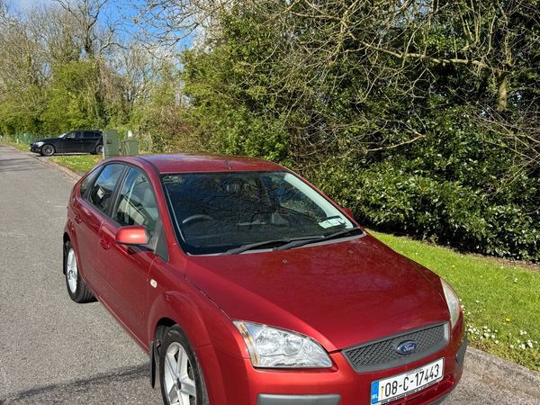 Ford Focus Hatchback, Petrol, 2008, Red
