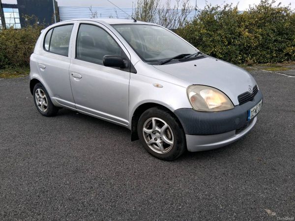 Toyota Yaris Hatchback, Petrol, 2002, Silver