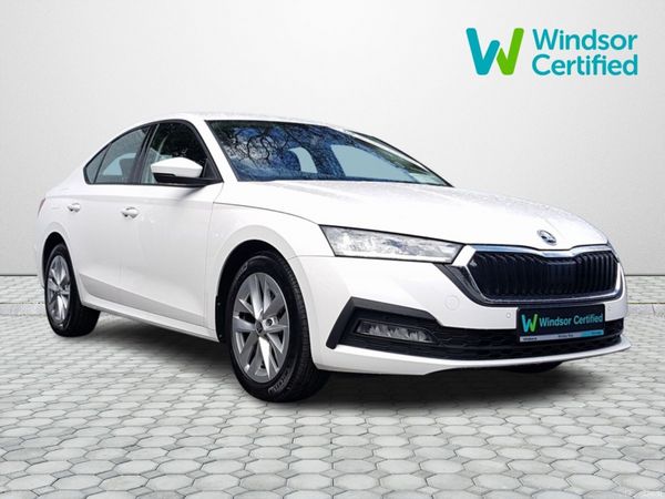 Skoda Octavia Saloon, Petrol Hybrid, 2024, White